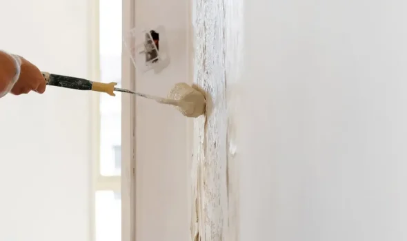 Friendly Build & Fix applying plaster for high-quality plaster and paint finish